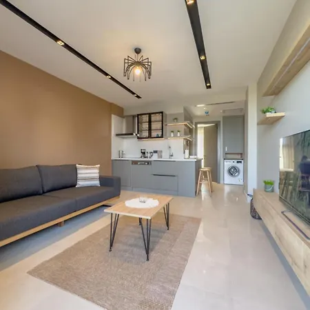 Elegant 1-br With Pool Access Near G-1 38 아파트 *
