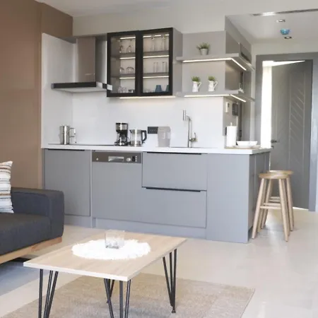 Elegant 1-br With Pool Access Near G-1 38 *