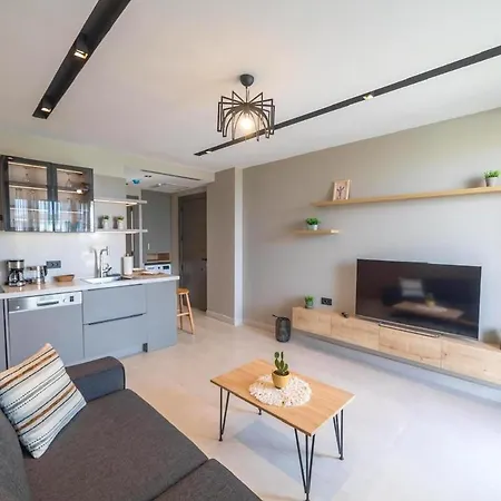 Elegant 1-br With Pool Access Near G-1 38